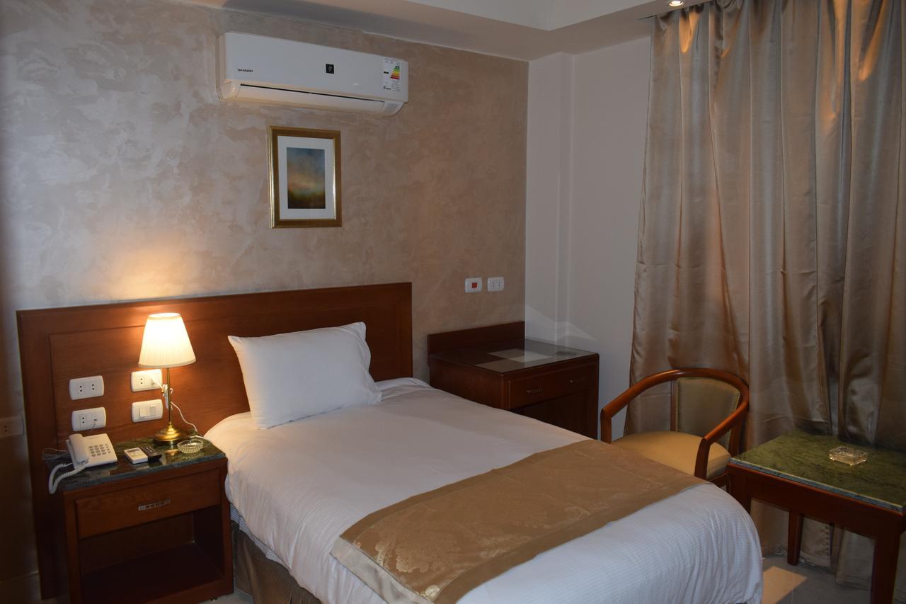 Omar El Khayam Al Minya Hotel Exterior foto